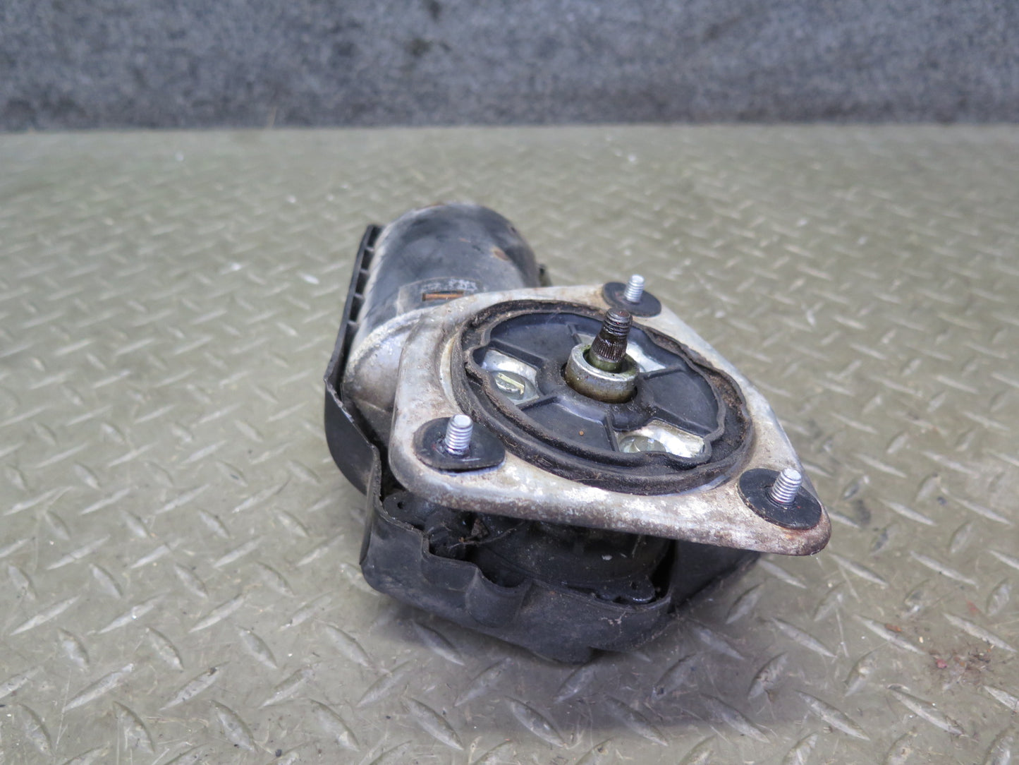 75-76 Mercedes W115 300SD Windshield Wiper Transmission Linkage w Motor Set OEM