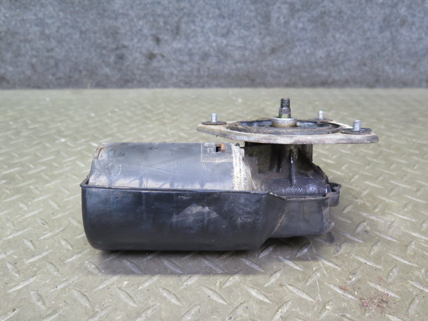 75-76 Mercedes W115 300SD Windshield Wiper Transmission Linkage w Motor Set OEM