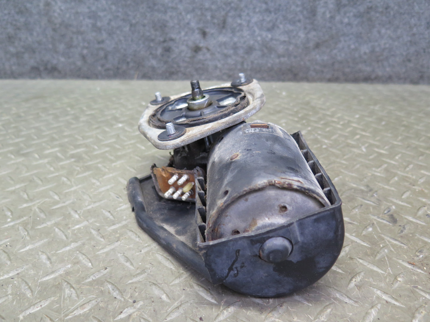 75-76 Mercedes W115 300SD Windshield Wiper Transmission Linkage w Motor Set OEM