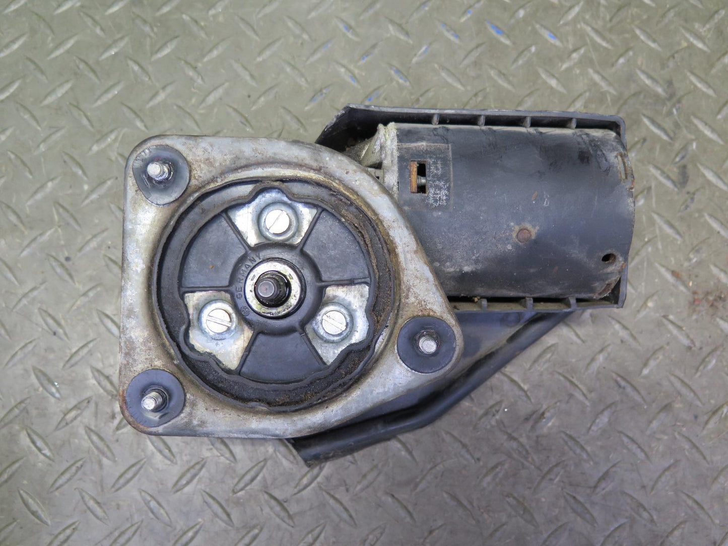 75-76 Mercedes W115 300SD Windshield Wiper Transmission Linkage w Motor Set OEM