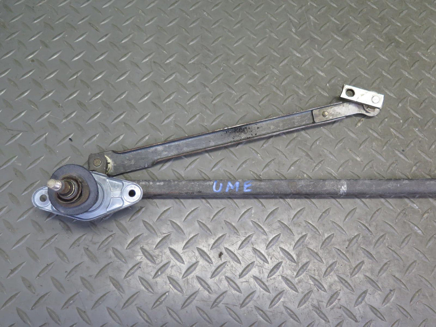 75-76 Mercedes W115 300SD Windshield Wiper Transmission Linkage w Motor Set OEM