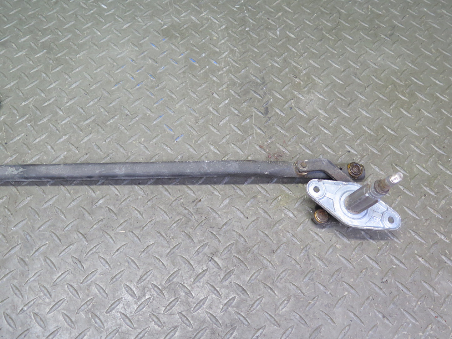 75-76 Mercedes W115 300SD Windshield Wiper Transmission Linkage w Motor Set OEM