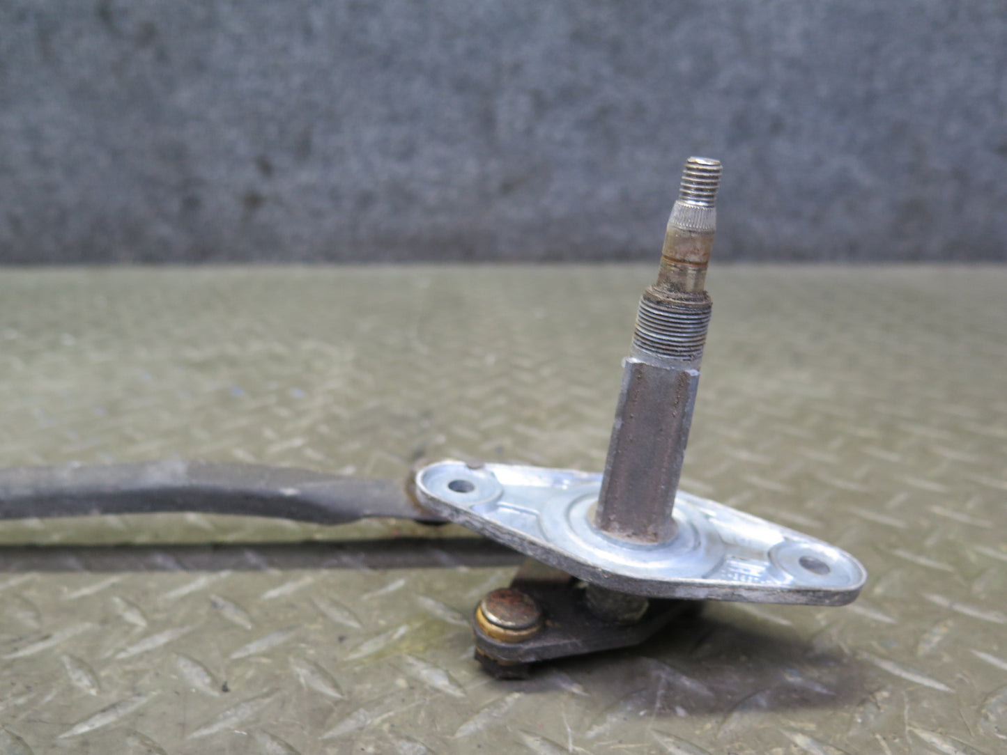 75-76 Mercedes W115 300SD Windshield Wiper Transmission Linkage w Motor Set OEM