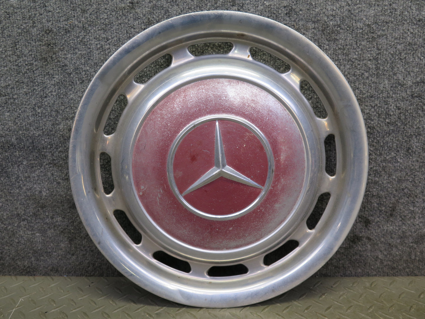 75-76 Mercedes W115 300SD Set of 4 R14 14" Hubcaps Hub Cap Wheel Cover OEM