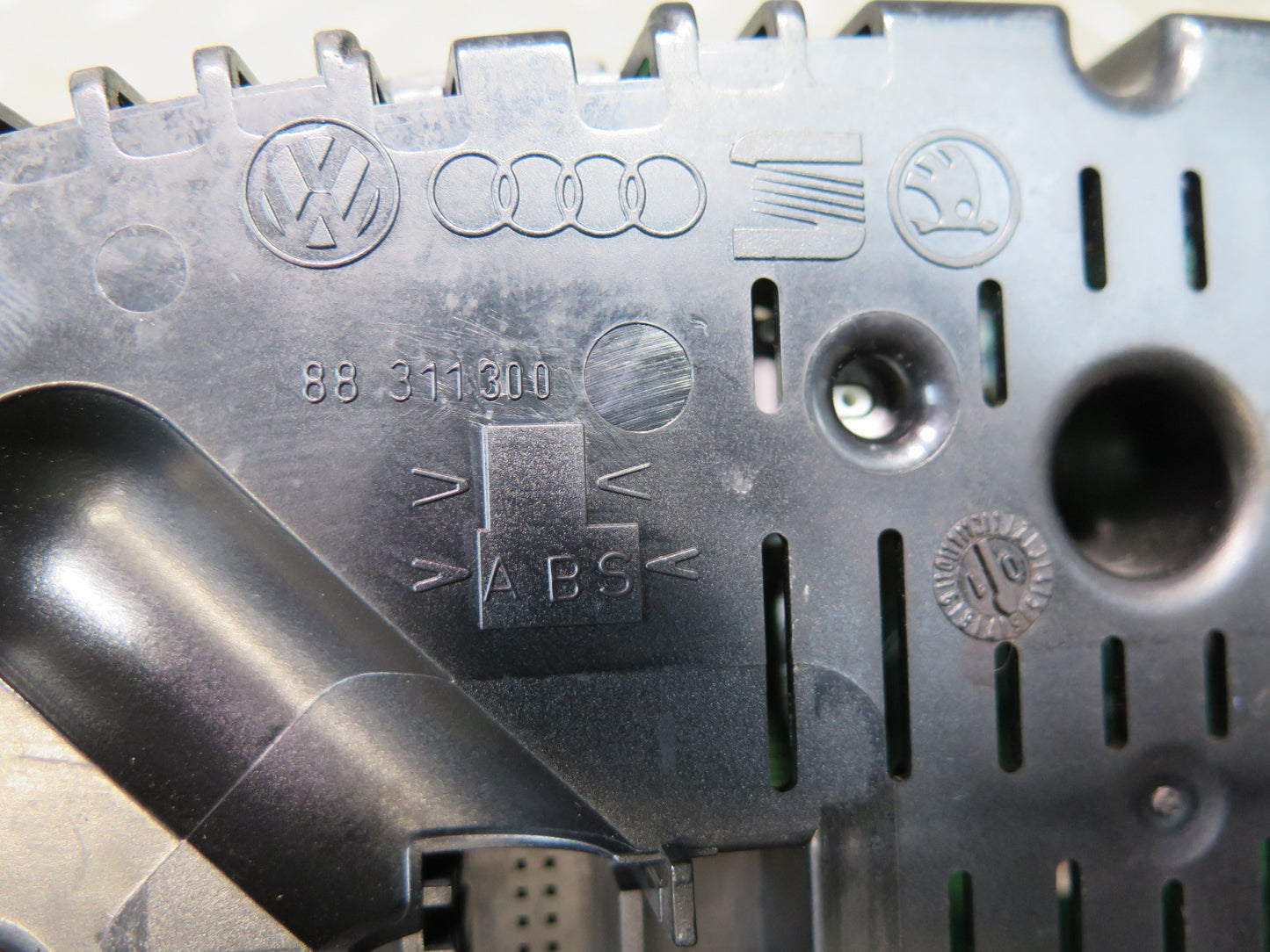 01-03 VW Eurovan T4 Instrument Cluster Gauge Speedometer 7D0920902T OEM