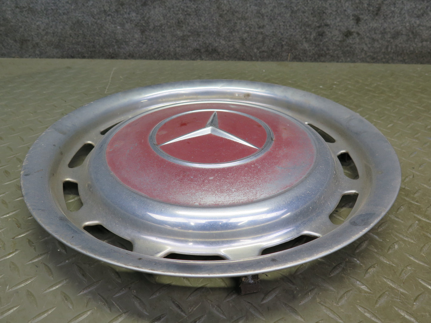 75-76 Mercedes W115 300SD Set of 4 R14 14" Hubcaps Hub Cap Wheel Cover OEM