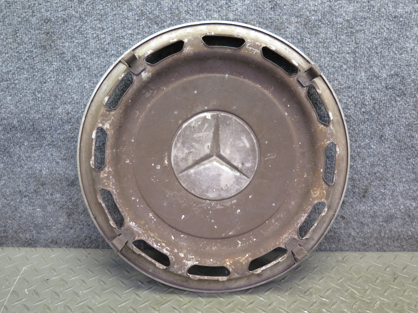 75-76 Mercedes W115 300SD Set of 4 R14 14" Hubcaps Hub Cap Wheel Cover OEM