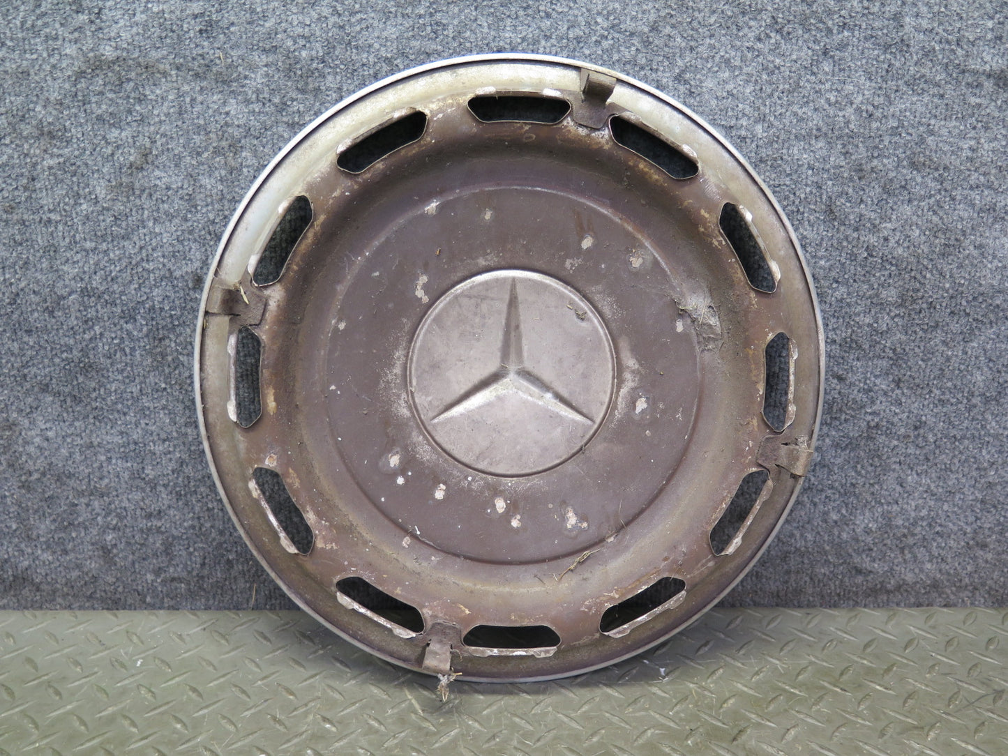 75-76 Mercedes W115 300SD Set of 4 R14 14" Hubcaps Hub Cap Wheel Cover OEM