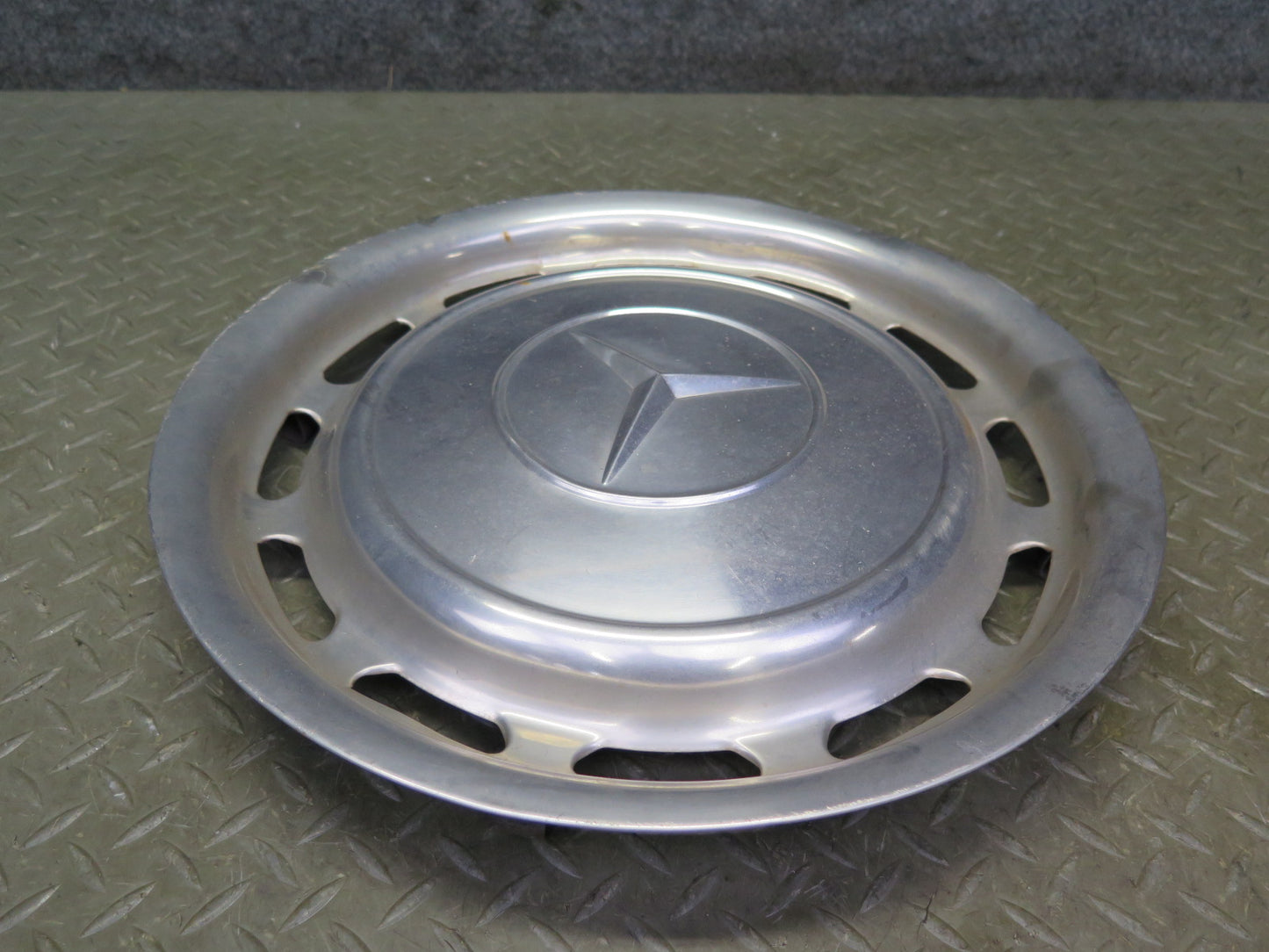 75-76 Mercedes W115 300SD Set of 4 R14 14" Hubcaps Hub Cap Wheel Cover OEM