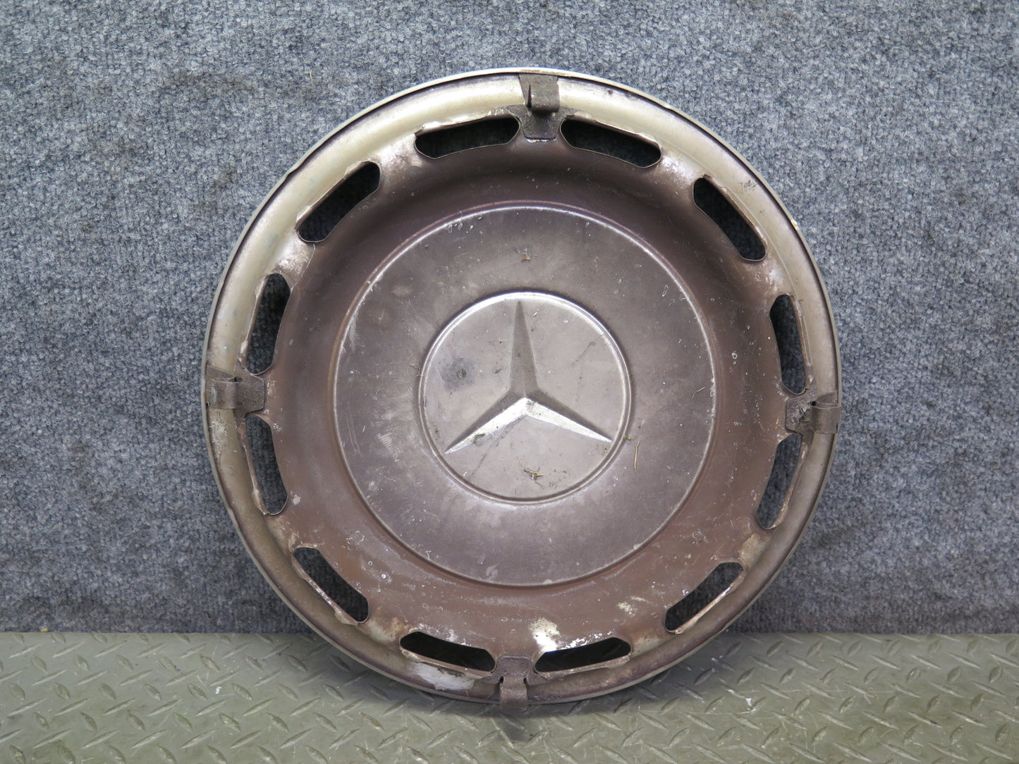 75-76 Mercedes W115 300SD Set of 4 R14 14" Hubcaps Hub Cap Wheel Cover OEM