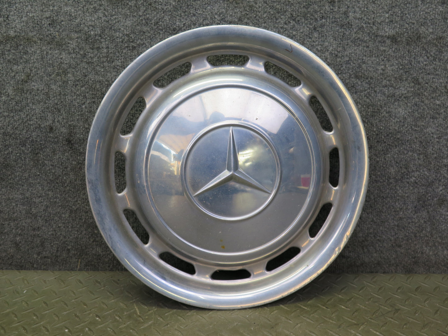 75-76 Mercedes W115 300SD Set of 4 R14 14" Hubcaps Hub Cap Wheel Cover OEM