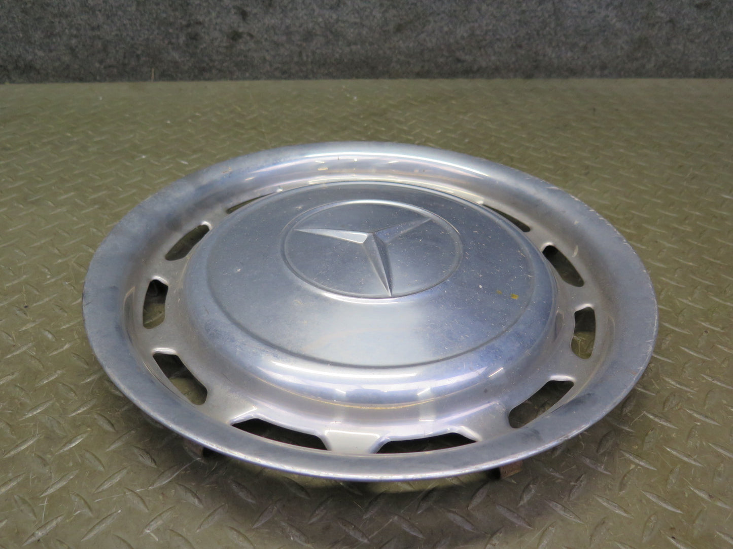 75-76 Mercedes W115 300SD Set of 4 R14 14" Hubcaps Hub Cap Wheel Cover OEM