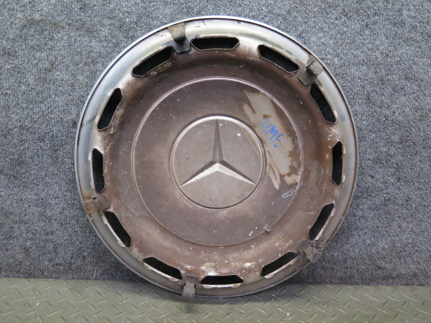 75-76 Mercedes W115 300SD Set of 4 R14 14" Hubcaps Hub Cap Wheel Cover OEM