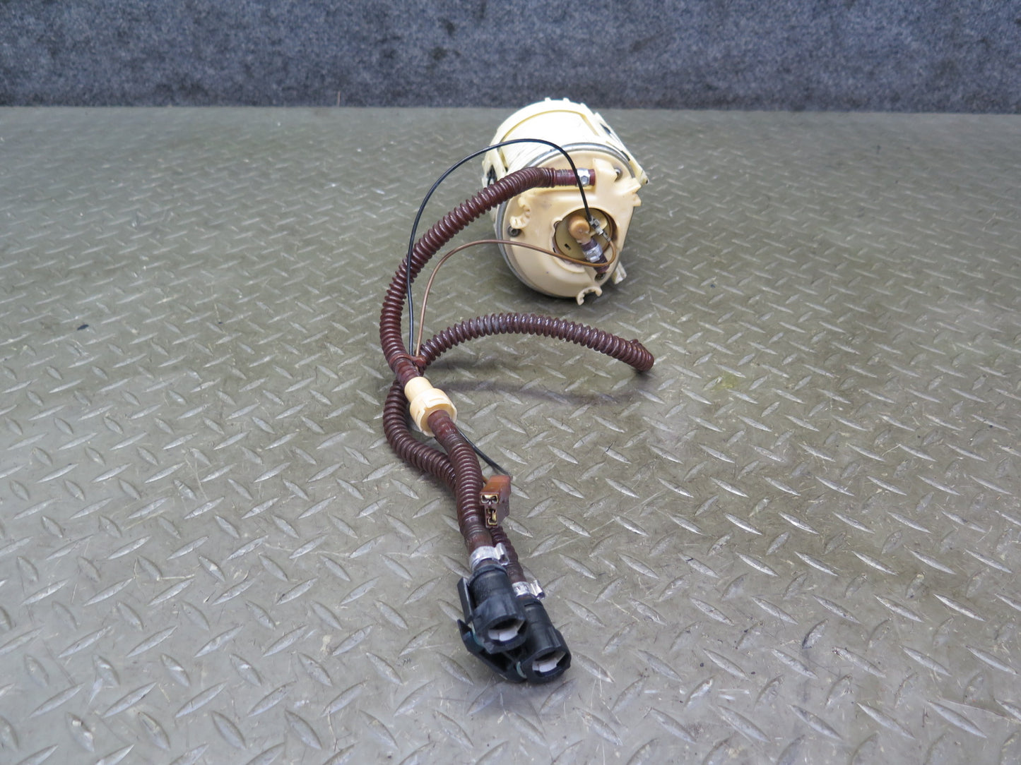 1999 Porsche 911 996 3.4L M96.01 Fuel Pump Level Sensor Sending Unit Set