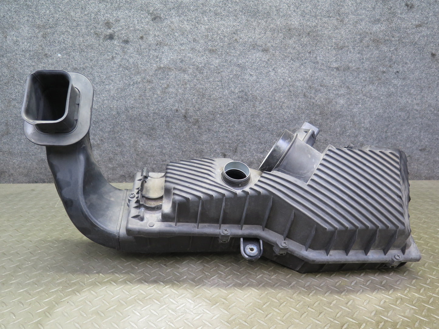 1999-2004 Porsche 911 996 3.4L Air Intake Cleaner Filter Box w MAF Sensor