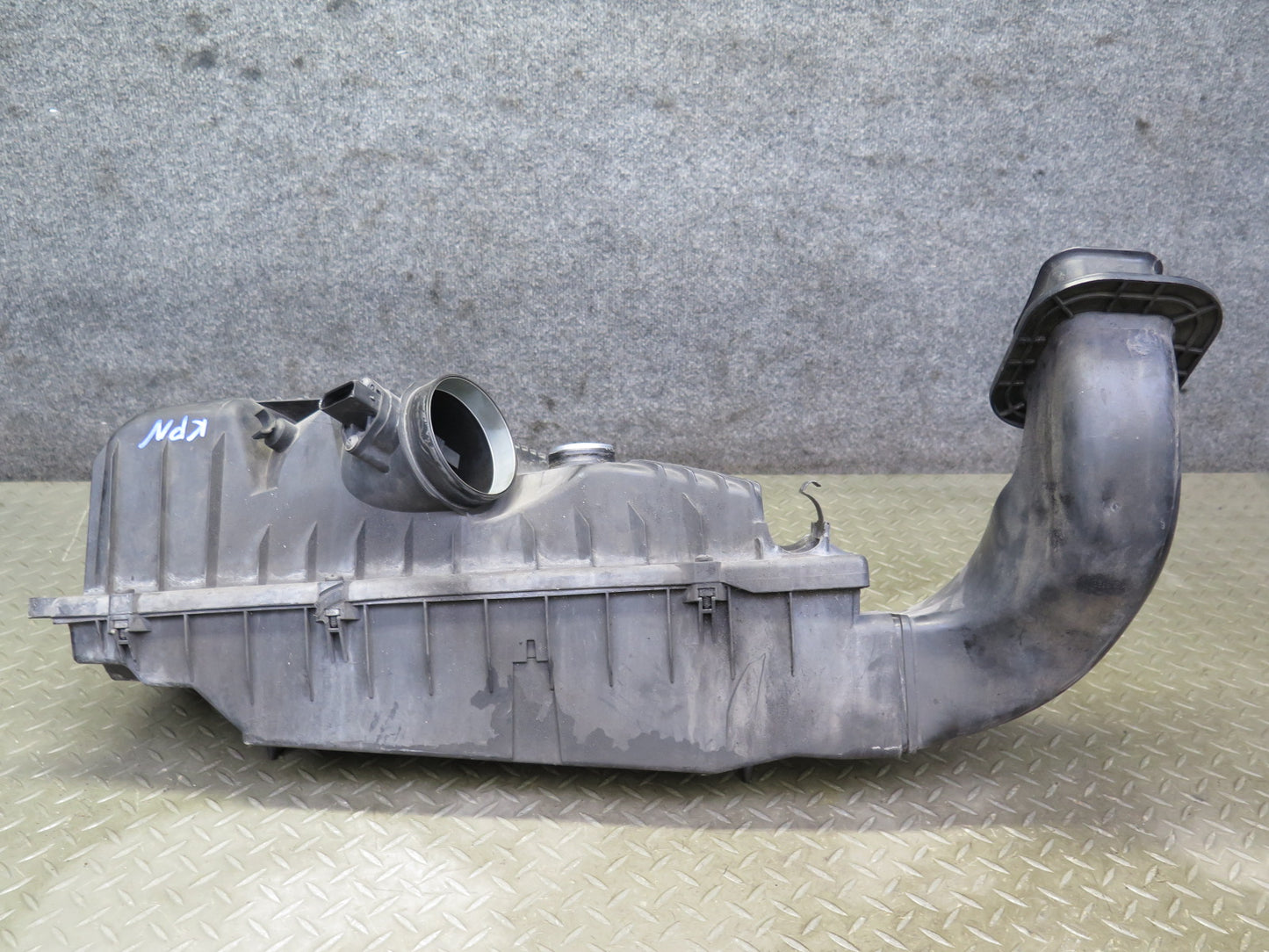 1999-2004 Porsche 911 996 3.4L Air Intake Cleaner Filter Box w MAF Sensor