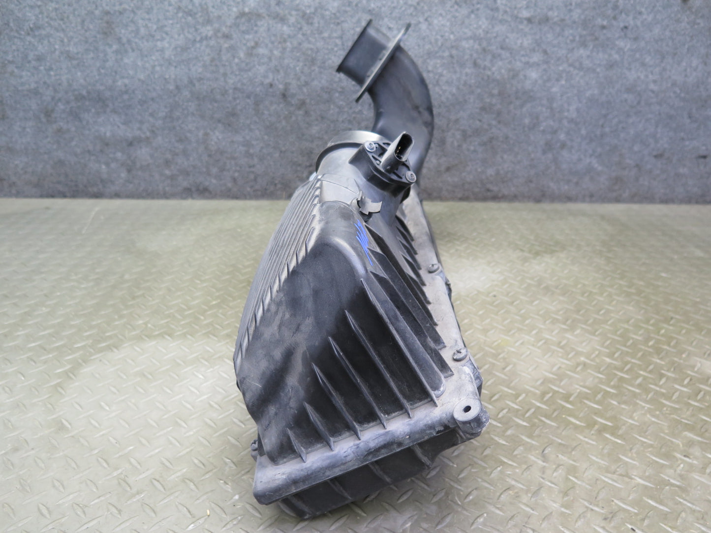 1999-2004 Porsche 911 996 3.4L Air Intake Cleaner Filter Box w MAF Sensor