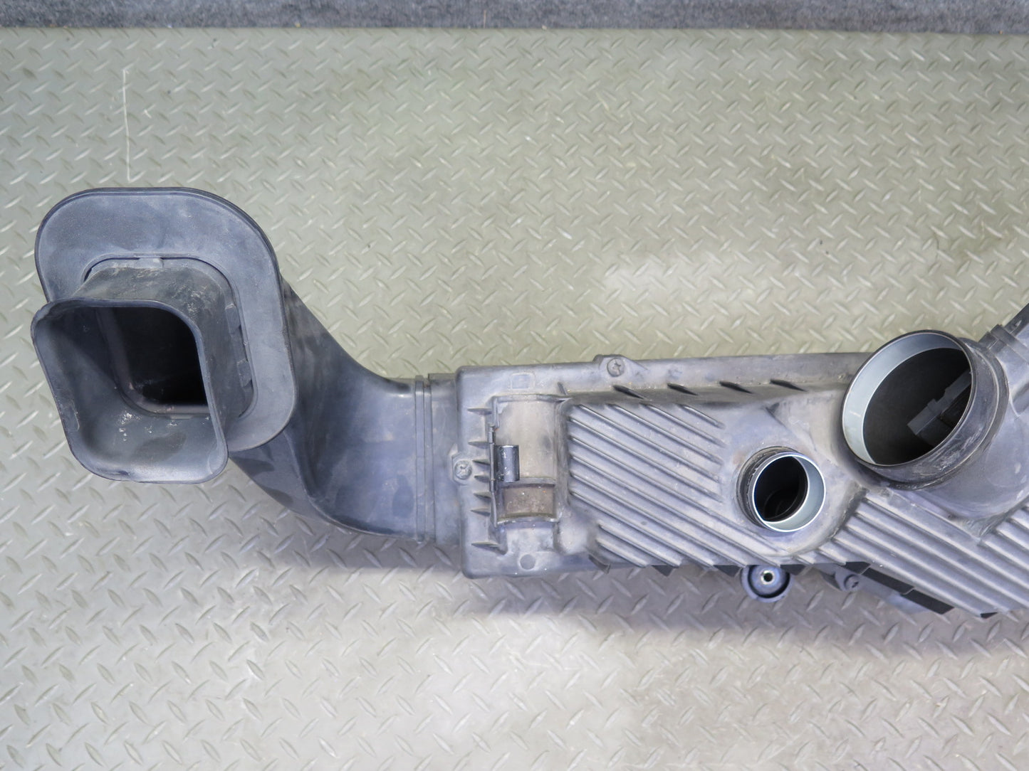 1999-2004 Porsche 911 996 3.4L Air Intake Cleaner Filter Box w MAF Sensor