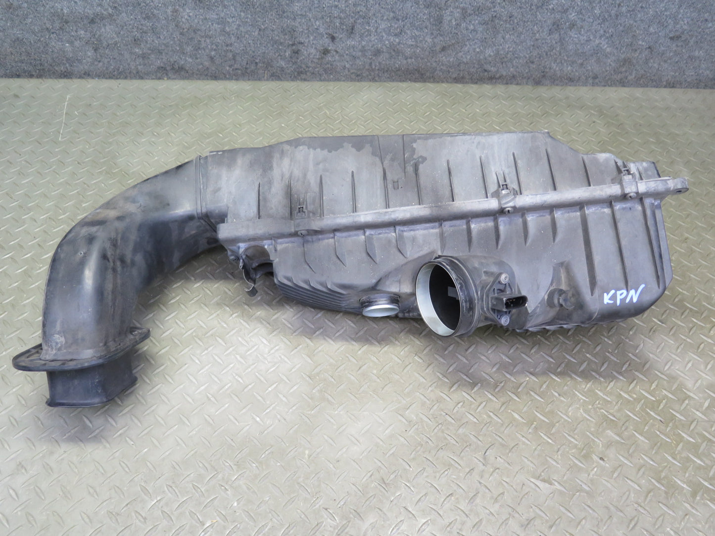 1999-2004 Porsche 911 996 3.4L Air Intake Cleaner Filter Box w MAF Sensor