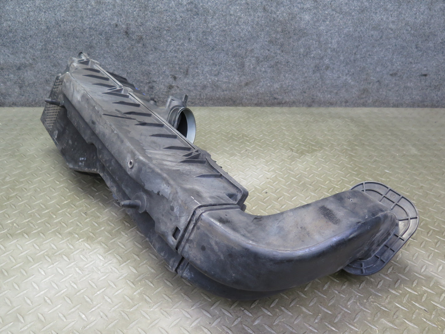 1999-2004 Porsche 911 996 3.4L Air Intake Cleaner Filter Box w MAF Sensor