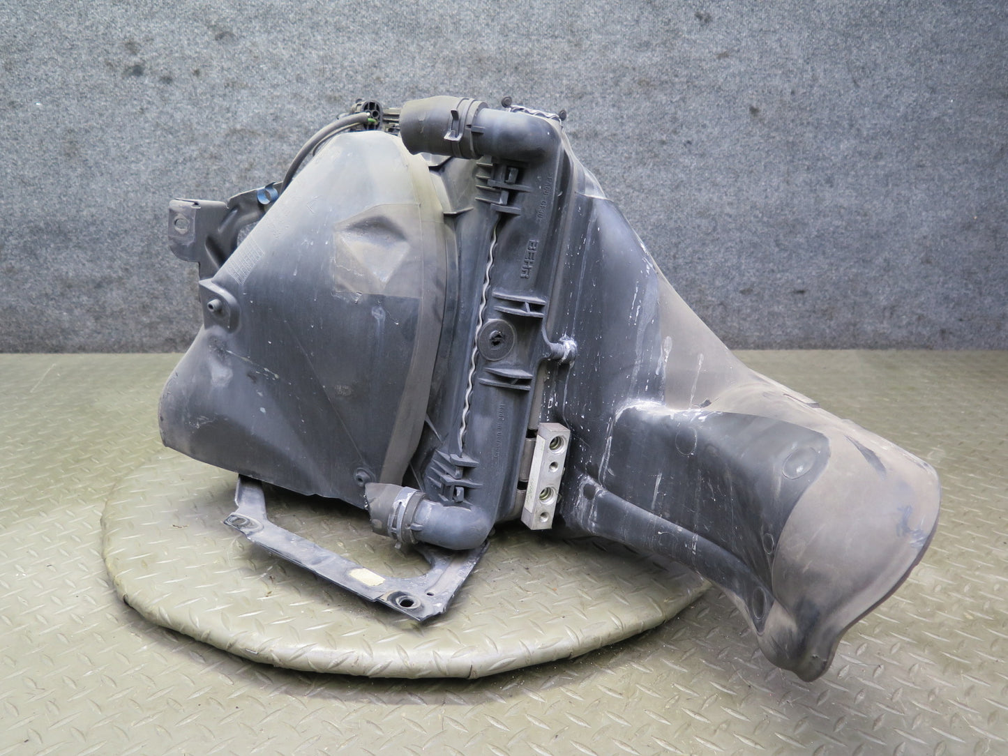 1999-2000 Porsche 911 996 Engine Left Cooling Radiator & A/C Condenser w Shroud