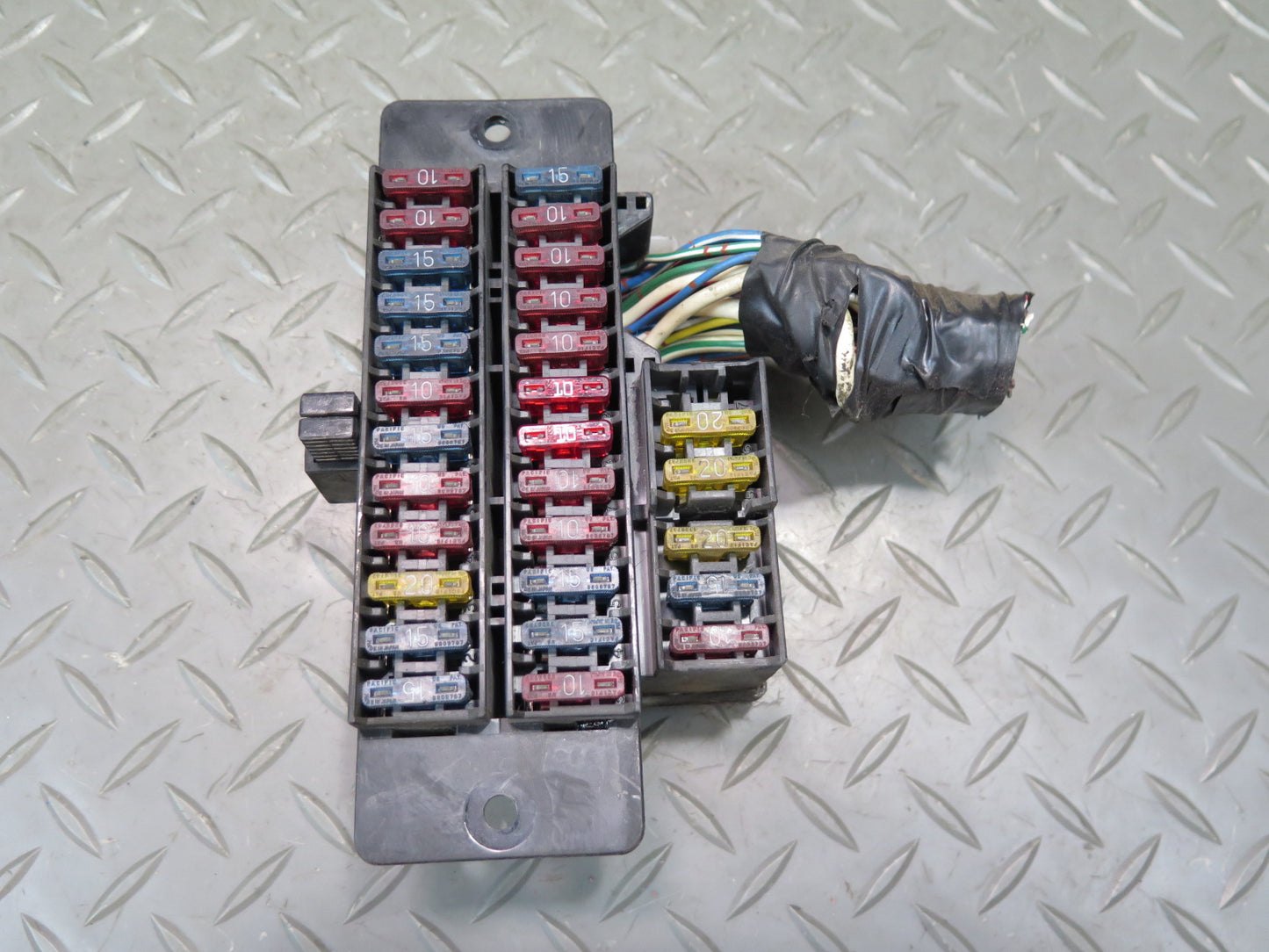 84-86 Nissan Z31 300ZX Junction Fuse Relay Box Module OEM