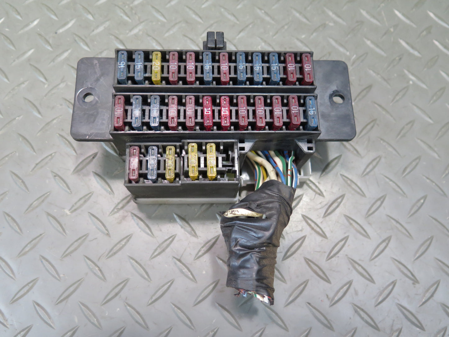 84-86 Nissan Z31 300ZX Junction Fuse Relay Box Module OEM
