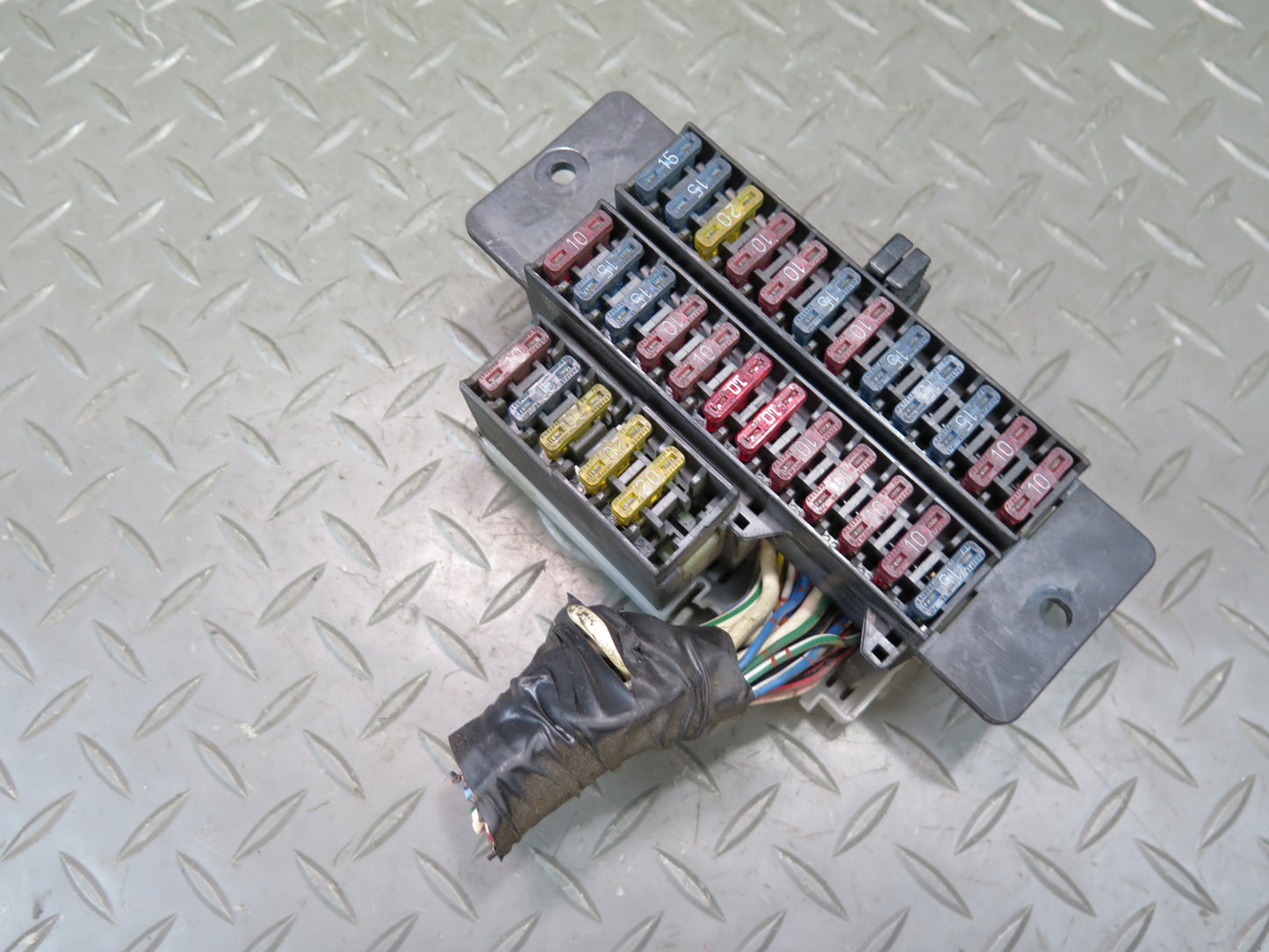 84-86 Nissan Z31 300ZX Junction Fuse Relay Box Module OEM