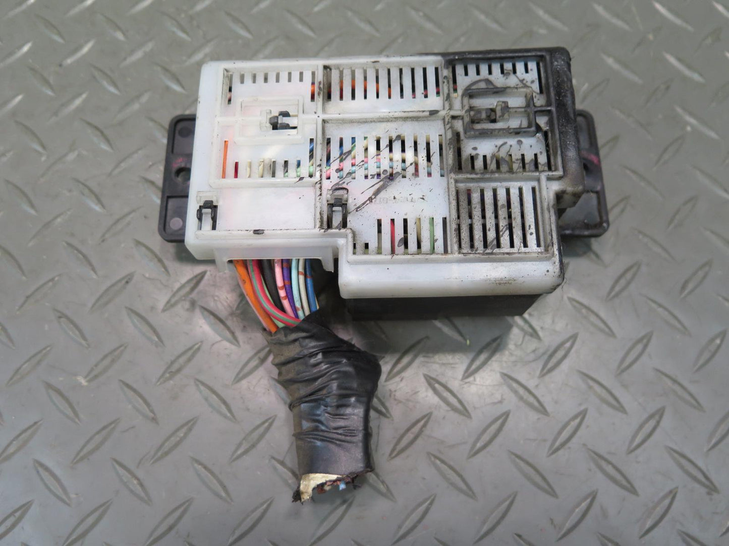 84-86 Nissan Z31 300ZX Junction Fuse Relay Box Module OEM