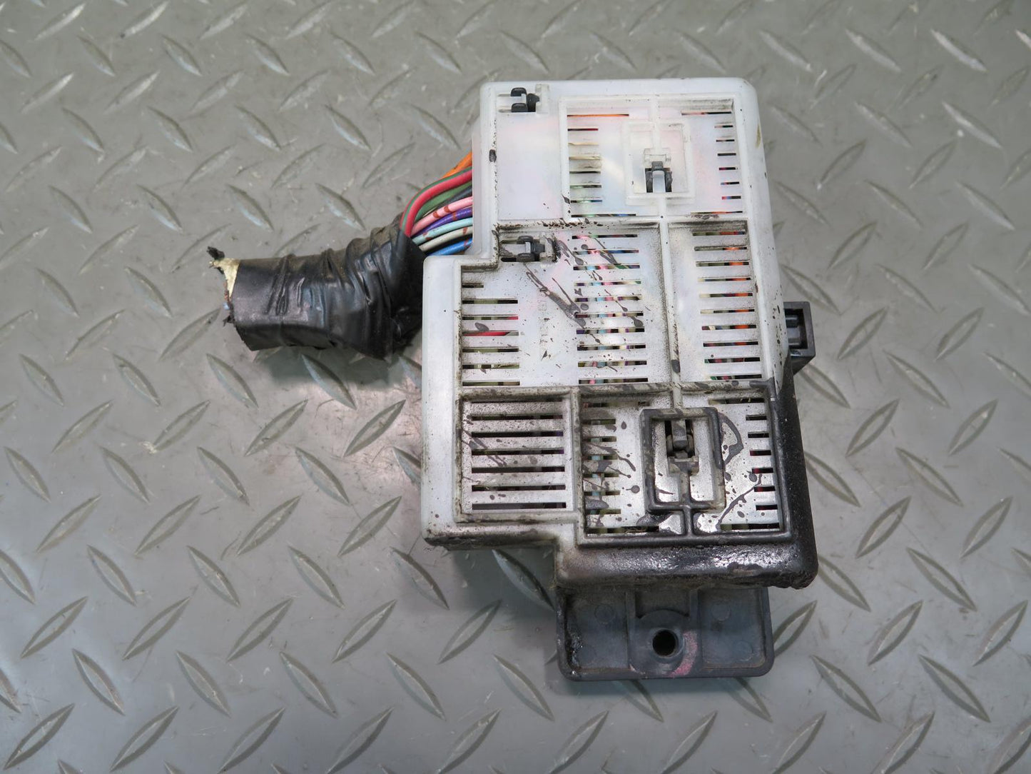 84-86 Nissan Z31 300ZX Junction Fuse Relay Box Module OEM