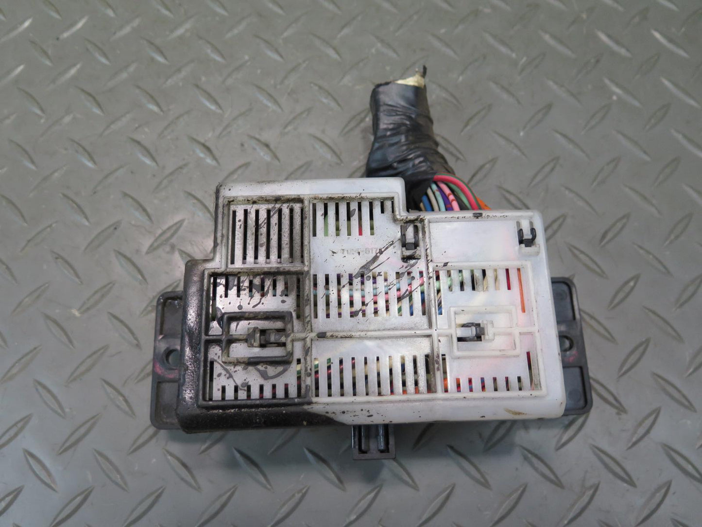 84-86 Nissan Z31 300ZX Junction Fuse Relay Box Module OEM
