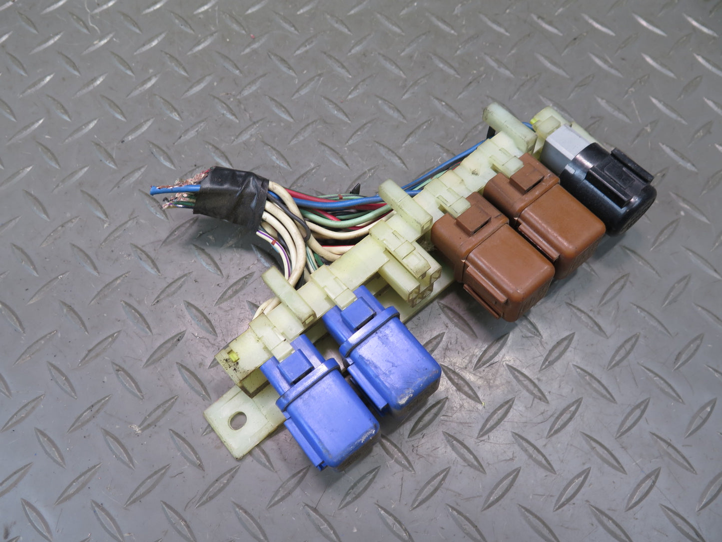 84-89 Nissan Z31 300ZX Interior Fuse Relay Box Module OEM