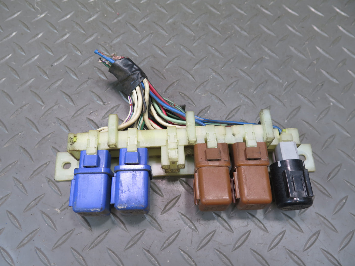 84-89 Nissan Z31 300ZX Interior Fuse Relay Box Module OEM
