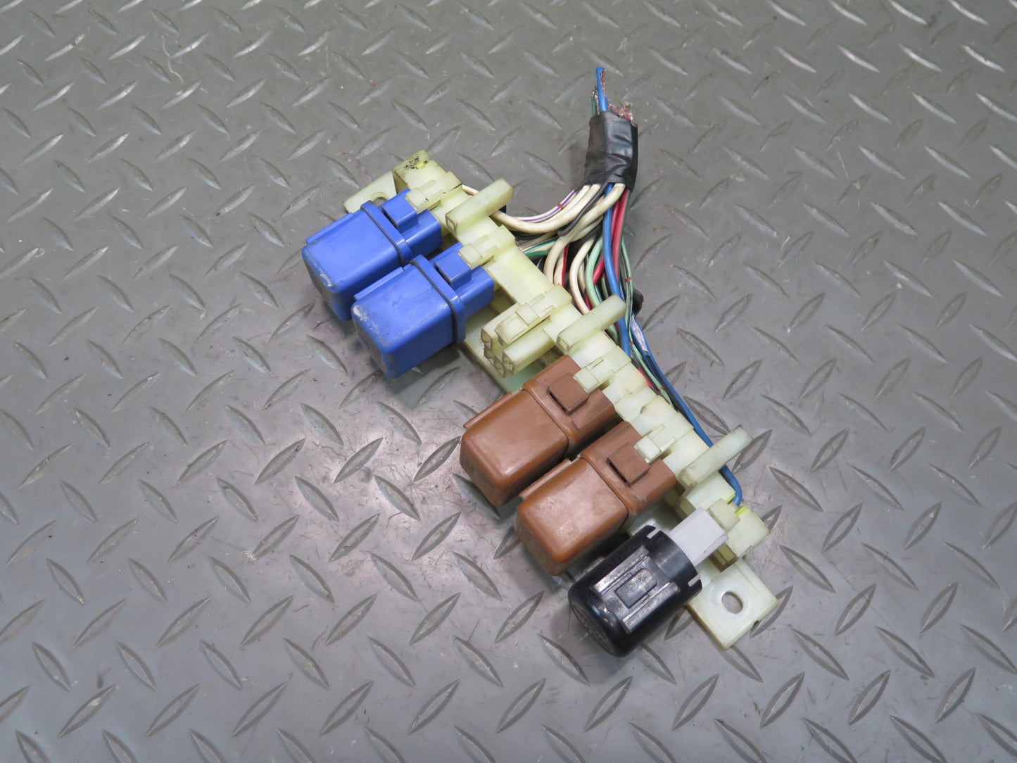 84-89 Nissan Z31 300ZX Interior Fuse Relay Box Module OEM