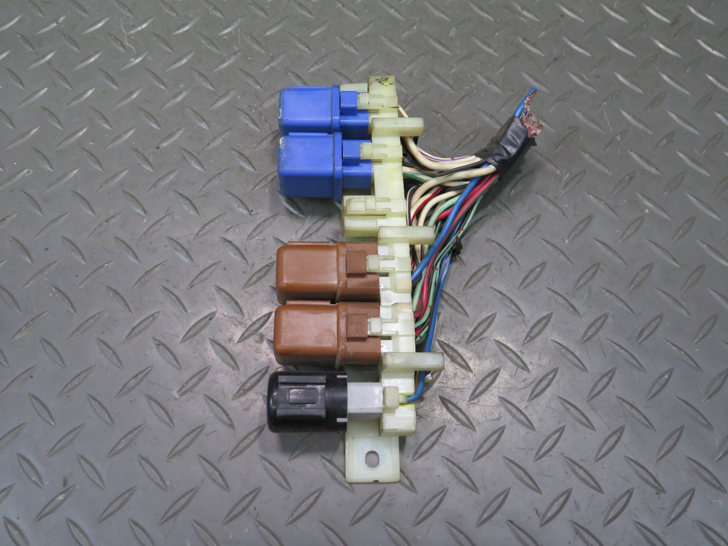 84-89 Nissan Z31 300ZX Interior Fuse Relay Box Module OEM