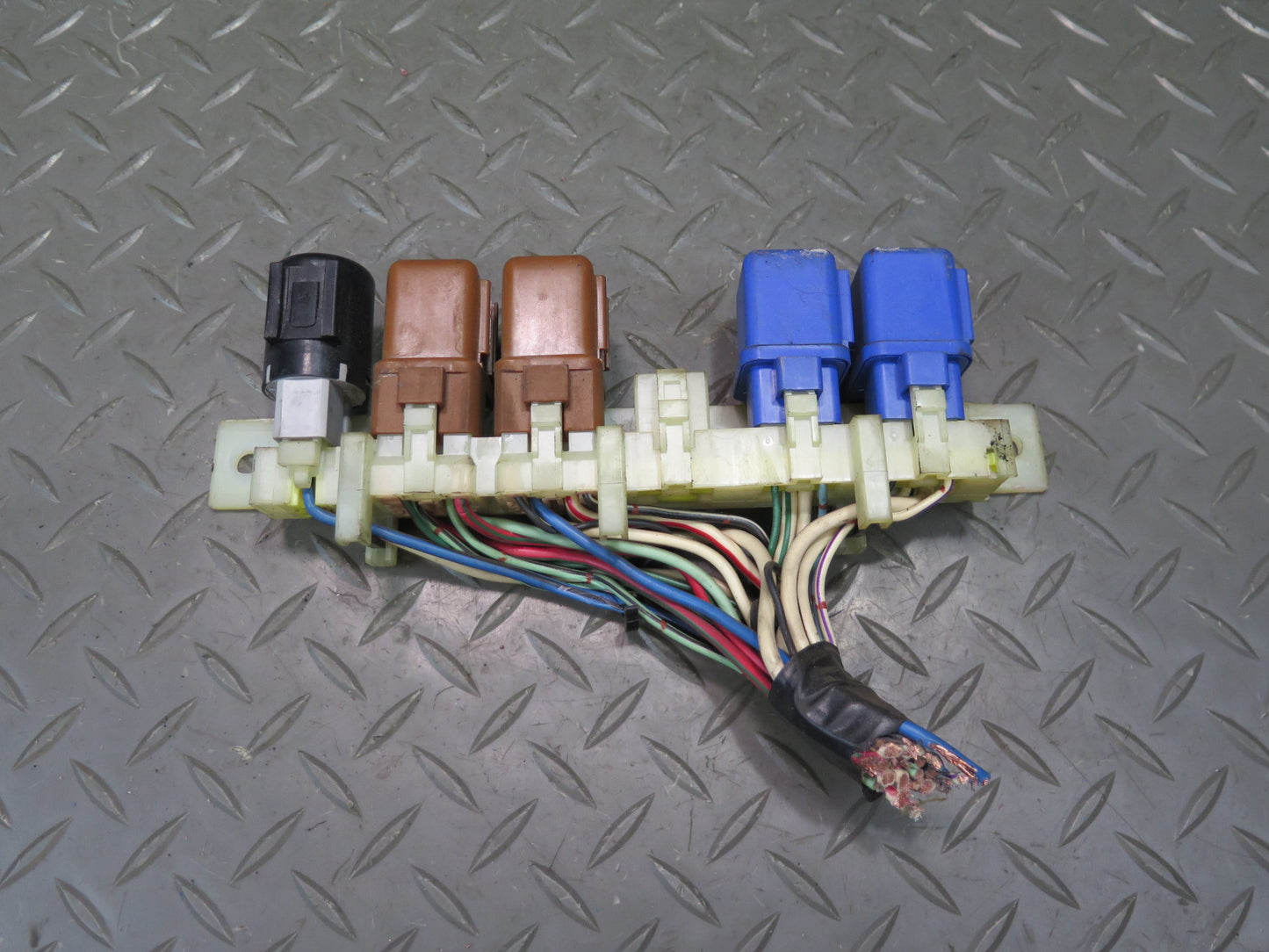 84-89 Nissan Z31 300ZX Interior Fuse Relay Box Module OEM