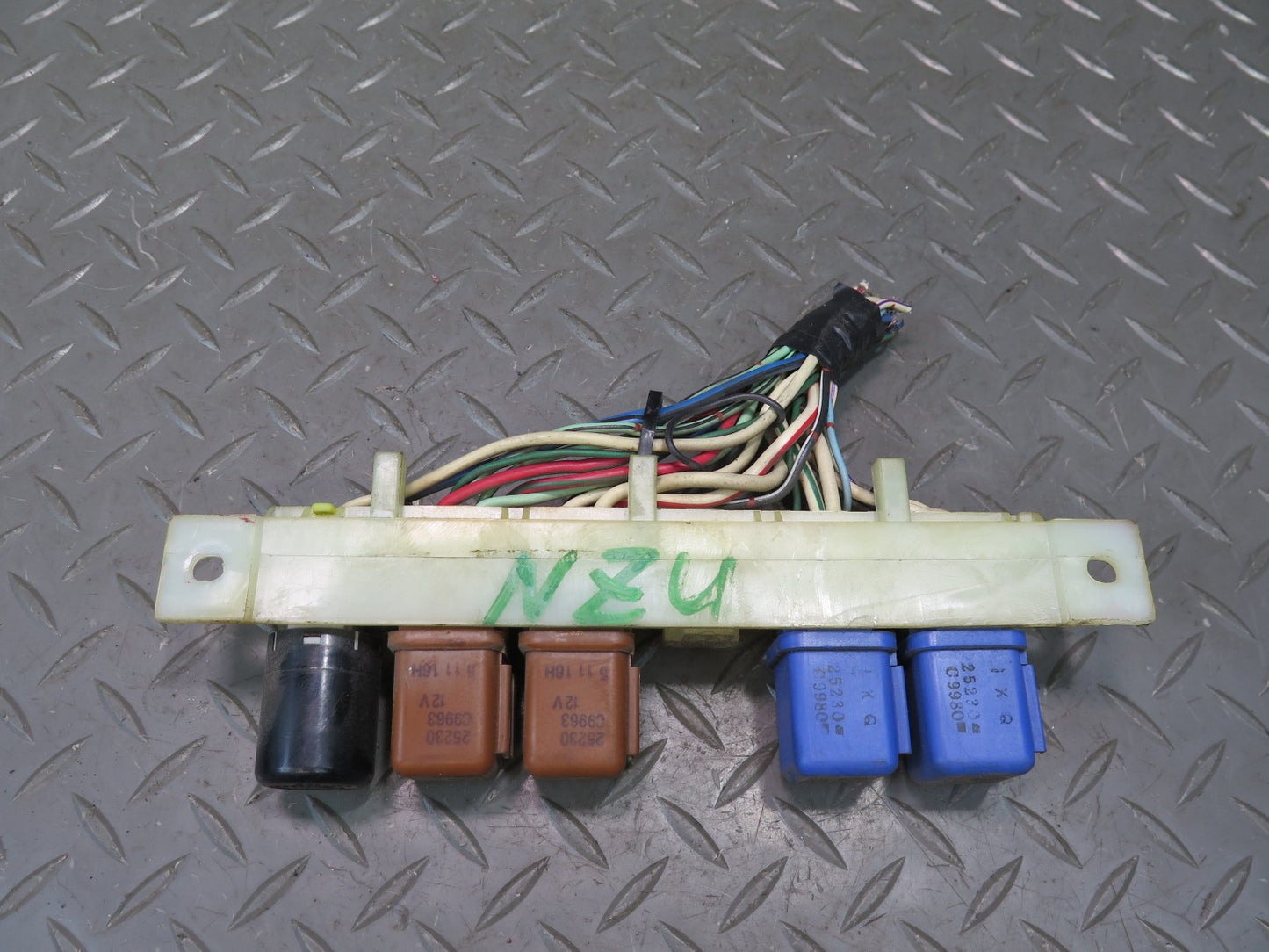 84-89 Nissan Z31 300ZX Interior Fuse Relay Box Module OEM