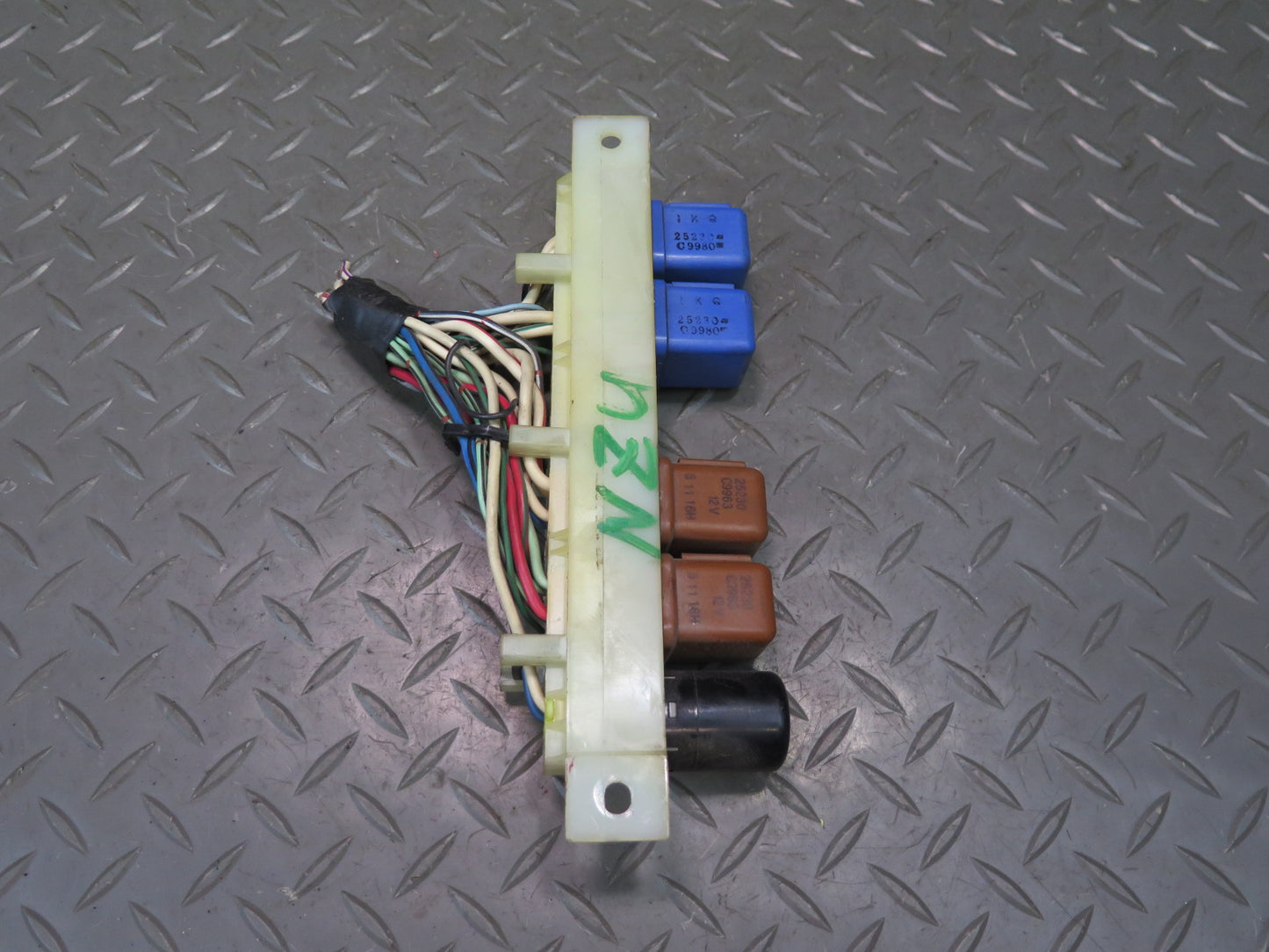 84-89 Nissan Z31 300ZX Interior Fuse Relay Box Module OEM