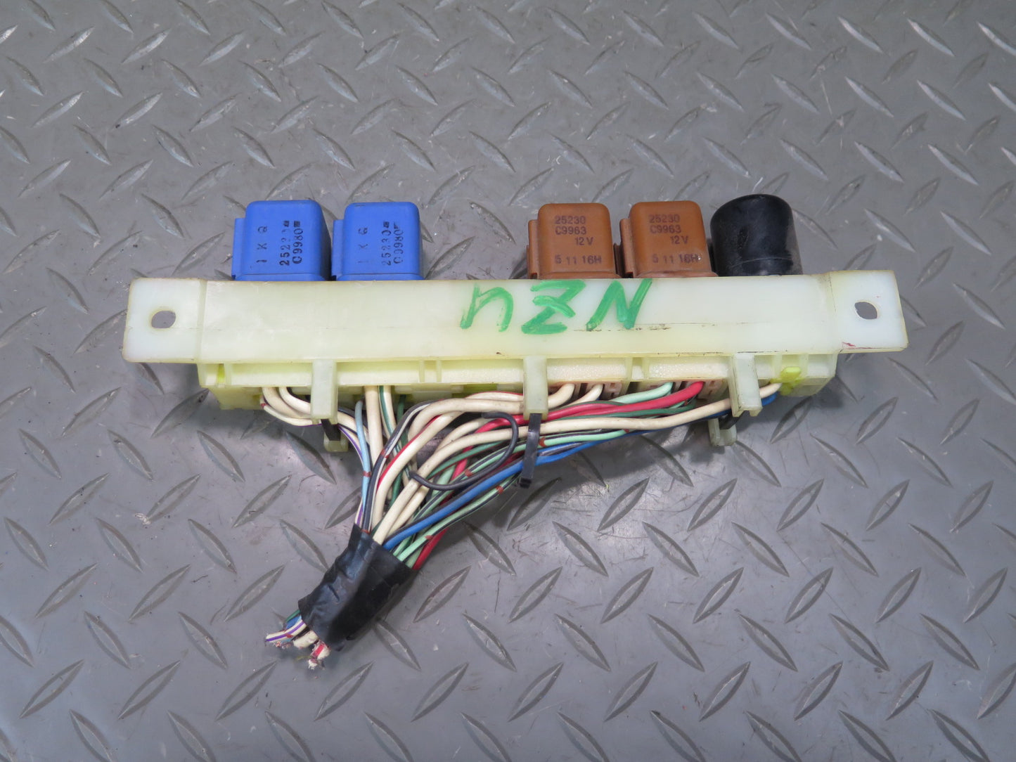84-89 Nissan Z31 300ZX Interior Fuse Relay Box Module OEM