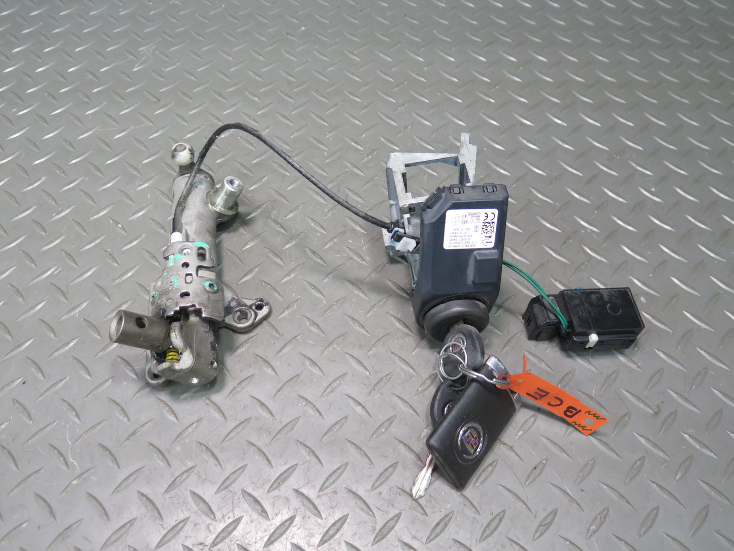 2014 Cadillac Escalade Ignition Switch Lock KEY Set