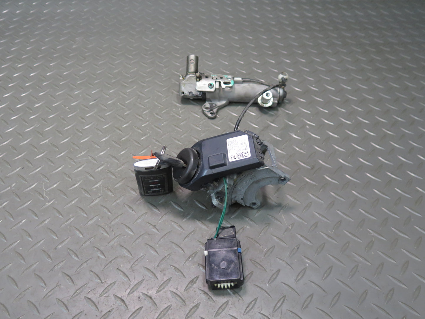 2014 Cadillac Escalade Ignition Switch Lock KEY Set