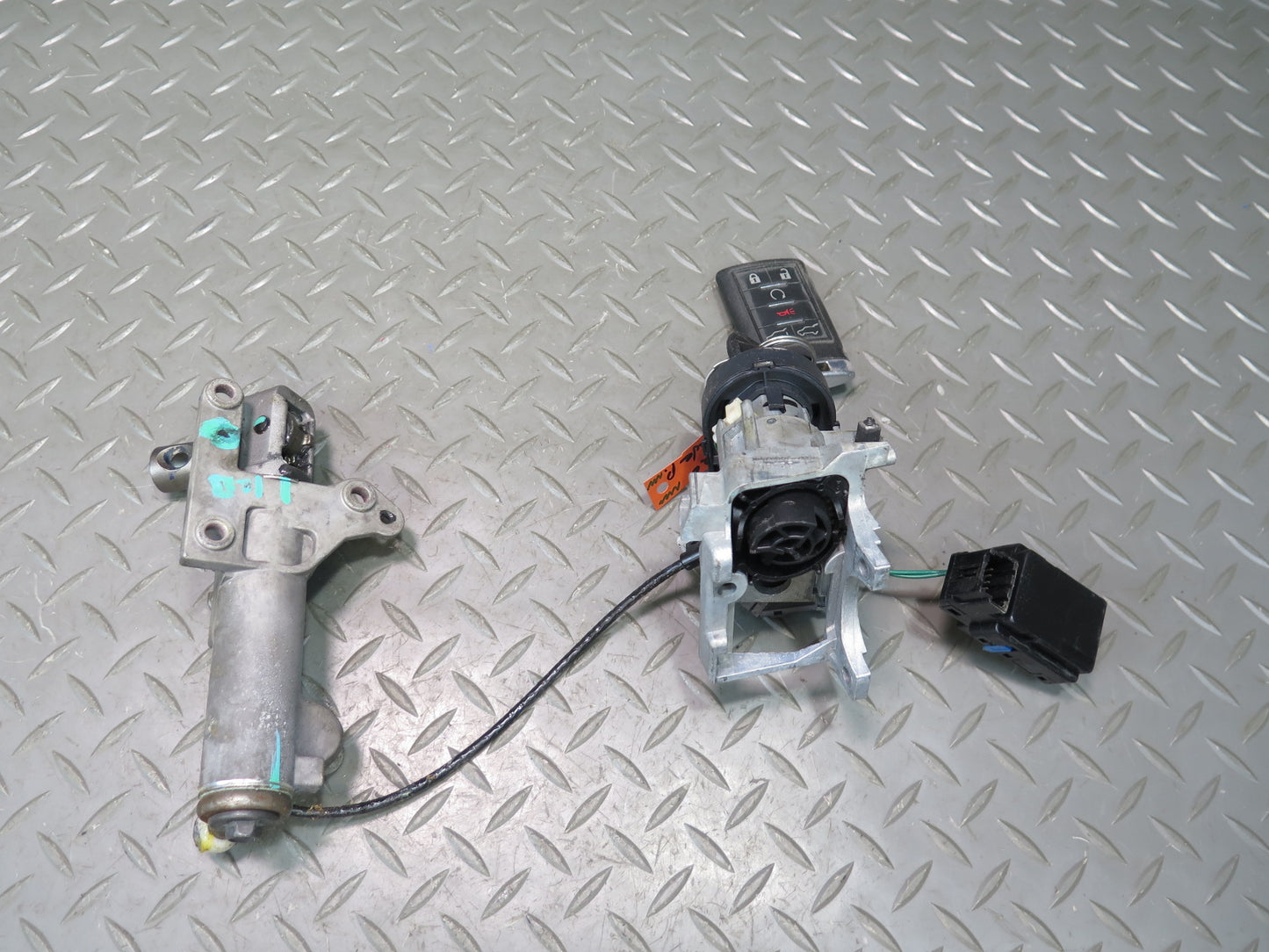 2014 Cadillac Escalade Ignition Switch Lock KEY Set