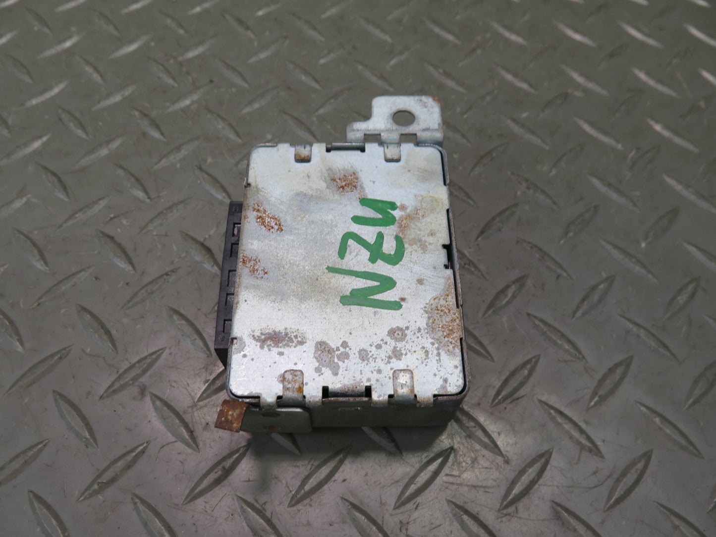 84-86 Nissan Z31 300ZX Theft Warning Control Module 28591-01P51 OEM