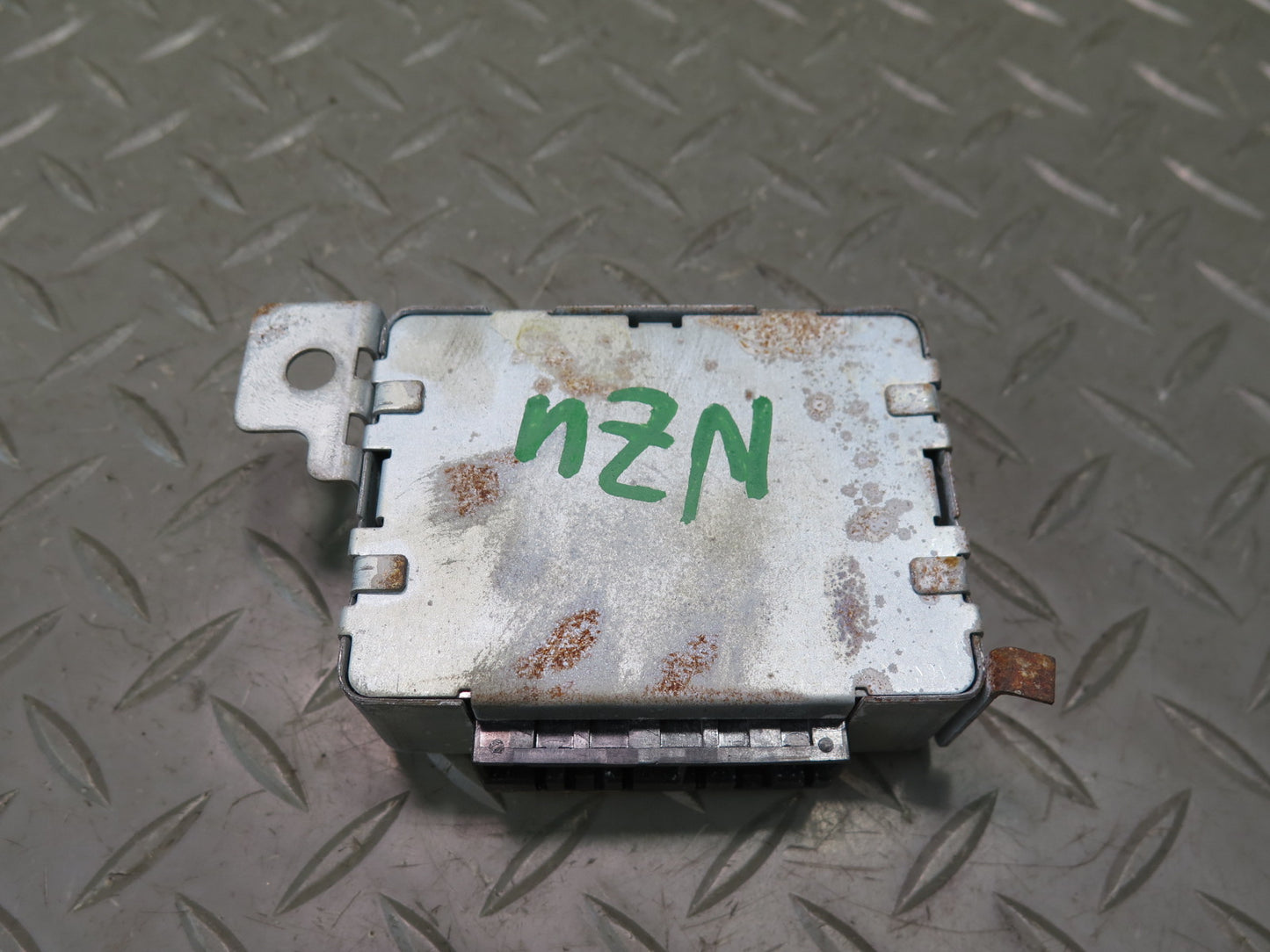 84-86 Nissan Z31 300ZX Theft Warning Control Module 28591-01P51 OEM