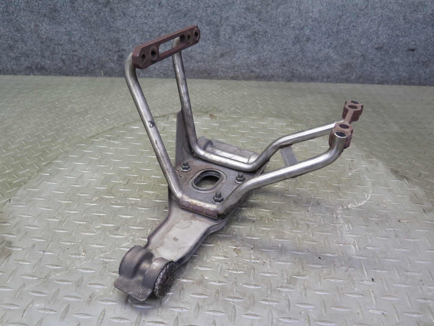 1999-2001 Porsche 911 996 3.4L Rear Exhaust Muffler Bracket Support 99611123801