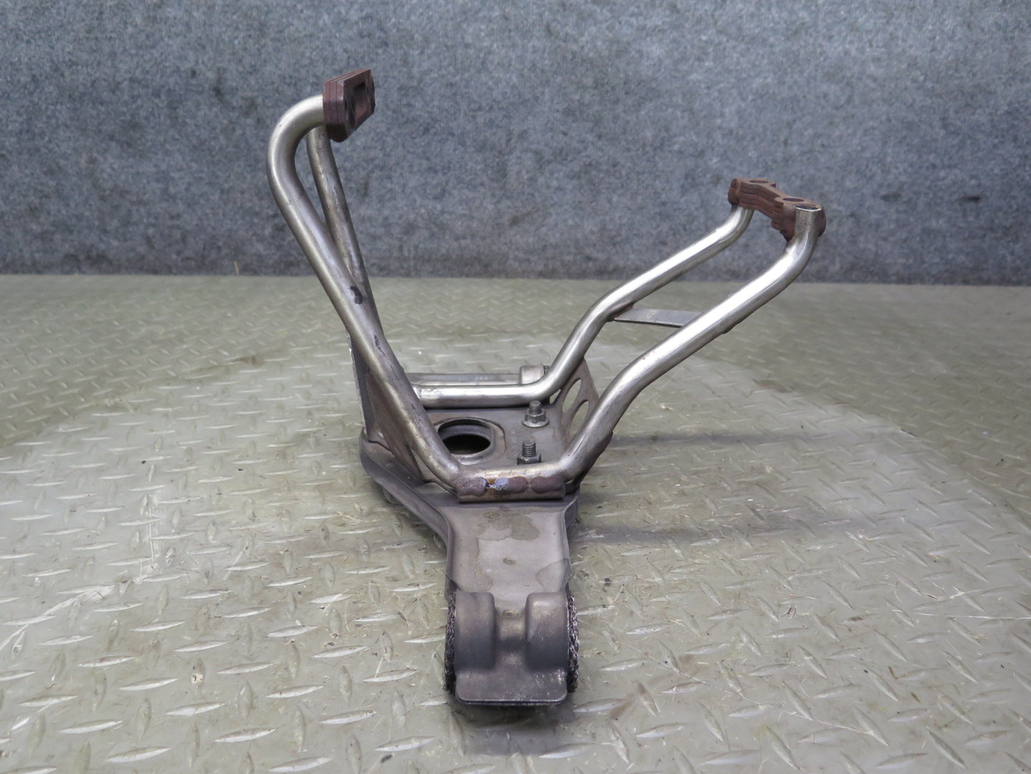 1999-2001 Porsche 911 996 3.4L Rear Exhaust Muffler Bracket Support 99611123801