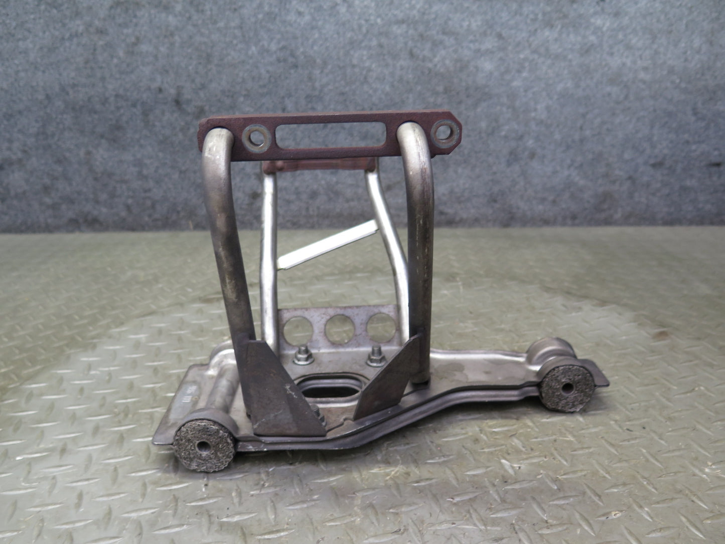 1999-2001 Porsche 911 996 3.4L Rear Exhaust Muffler Bracket Support 99611123801