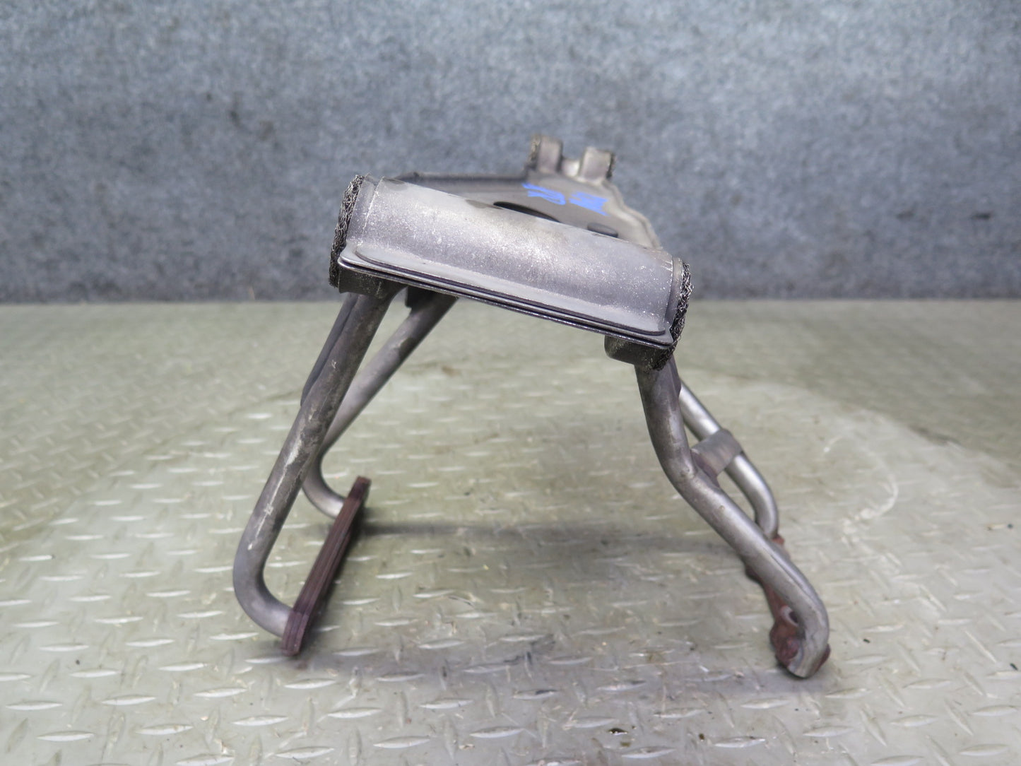 1999-2001 Porsche 911 996 3.4L Rear Exhaust Muffler Bracket Support 99611123801