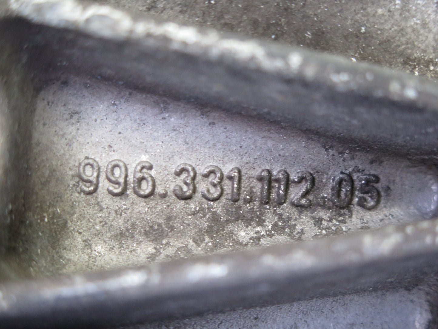 1999-2004 Porsche 911 996 RWD Rear Right Spindle Knuckle Wheel Hub