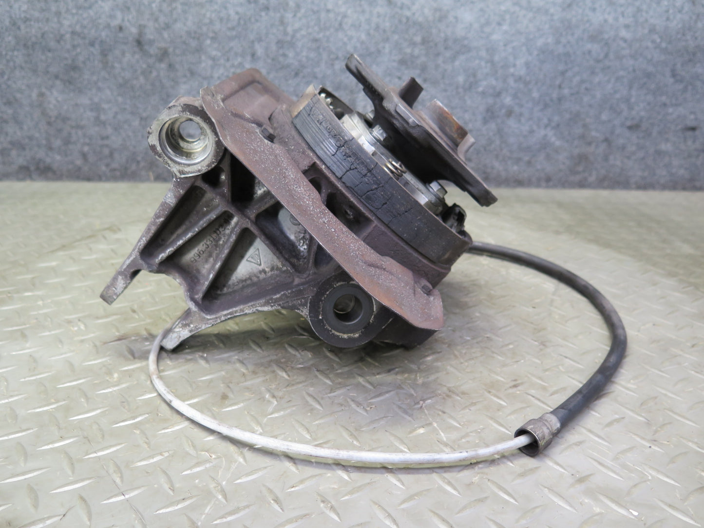 1999-2004 Porsche 911 996 RWD Rear Right Spindle Knuckle Wheel Hub